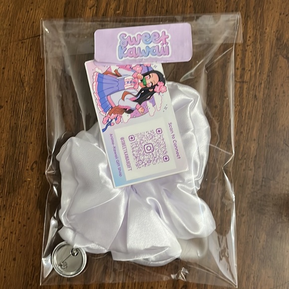 Free With Purchase! White Scrunchie - Picture 2 of 2